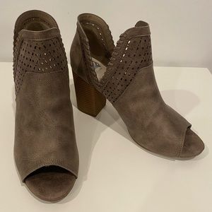 [Fergicious by Fergie] Huxley Doe Size 10 with box